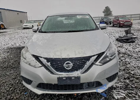 2018 Nissan Sentra S z USA, uszkodzony, nr VIN 3N1AB7AP5JY243283